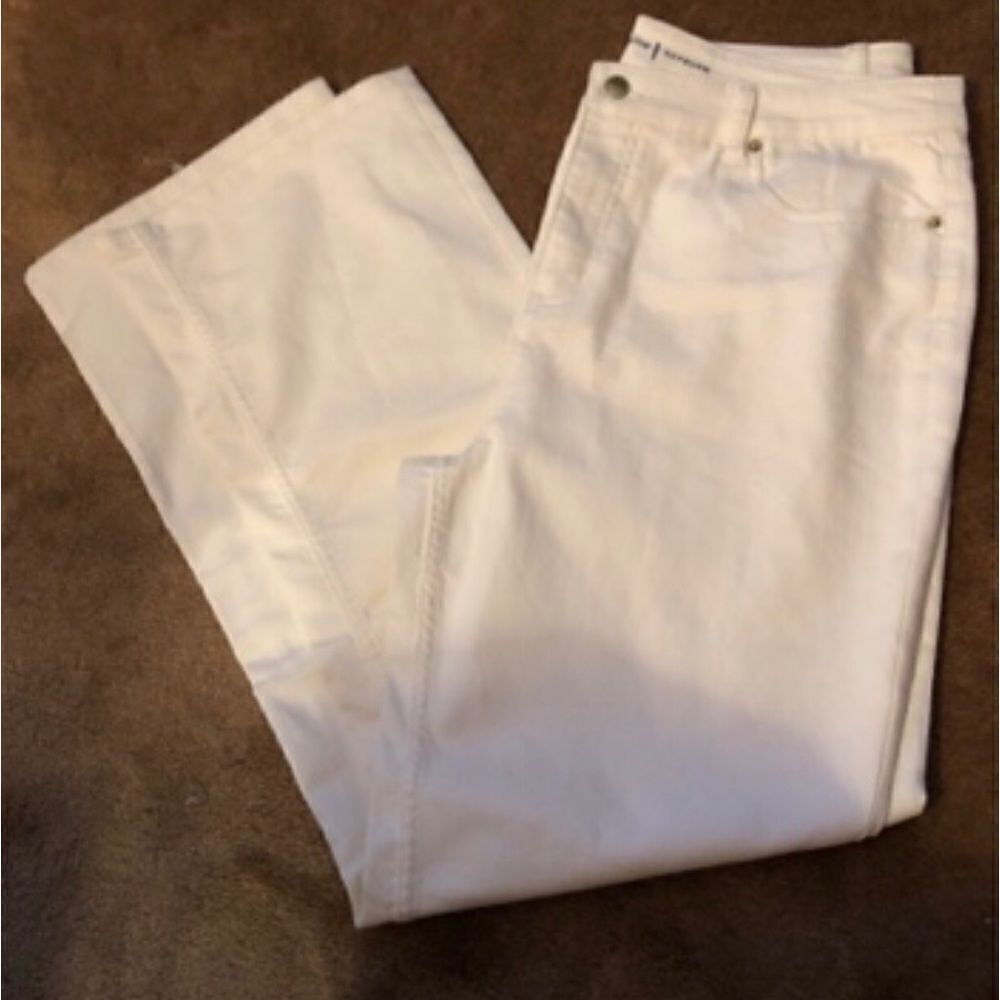 LIZ CLAIBORNE HEPBURN JEANS, OFF WHITE, SIZE 16- NWOT inseam 32”